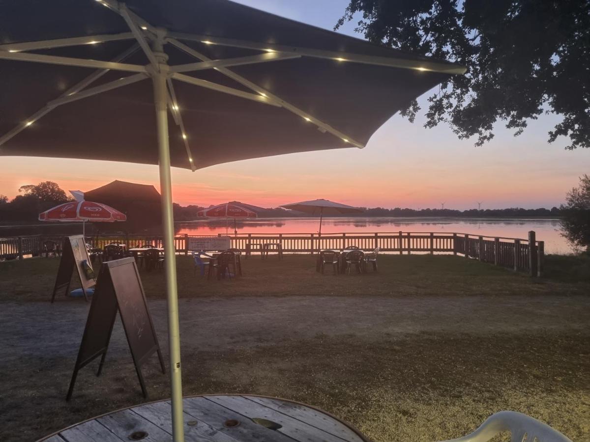 Camping Les Rives Du Lac Bois Morin Dış mekan fotoğraf